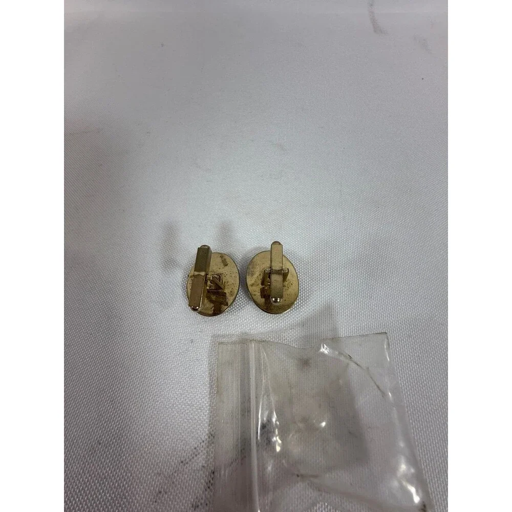 Vintage Gold-Tone Oval-Shaped Men’s Cufflinks Featuring a Central Faux Pearl
